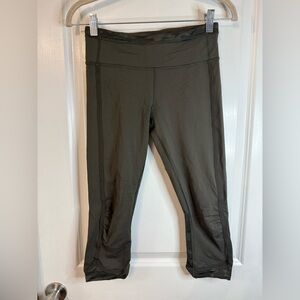 Lululemon Women’s Green Camo Run for Your Life Cropped Leggings - Size 4